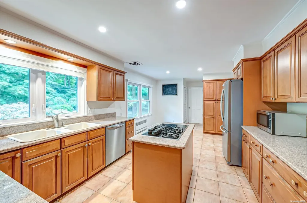 36 Bridle Path Saint James NY 11780