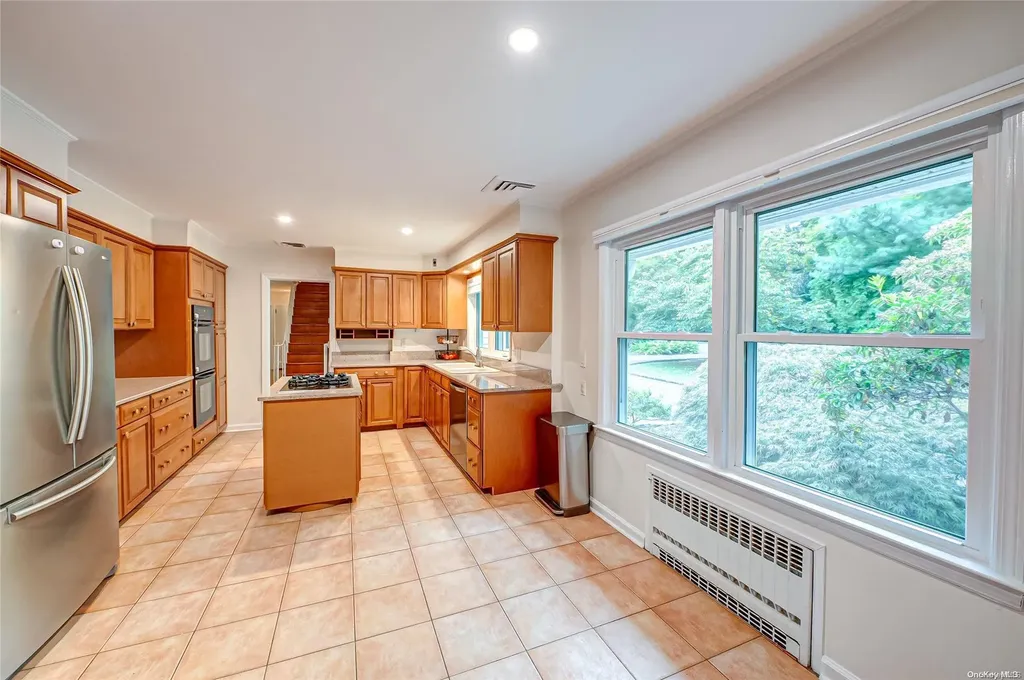 36 Bridle Path Saint James NY 11780