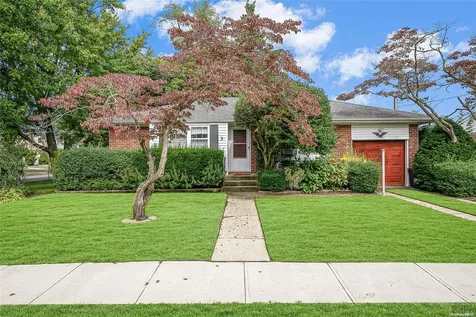 3 Angelica Street Deer Park NY 11729
