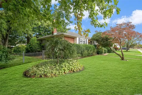 3 Angelica Street Deer Park NY 11729