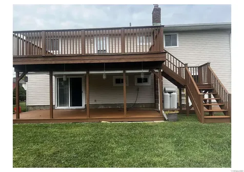 357 Idaho Street Lindenhurst NY 11757