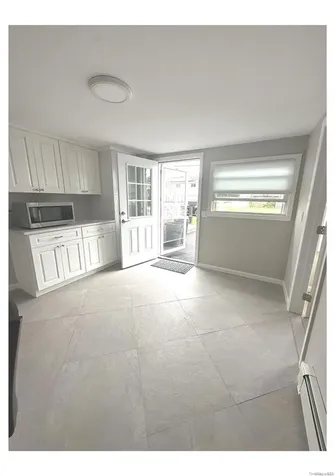 357 Idaho Street Lindenhurst NY 11757