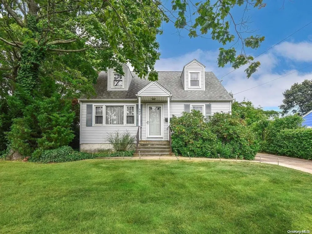502 14th Street West Babylon NY 11704