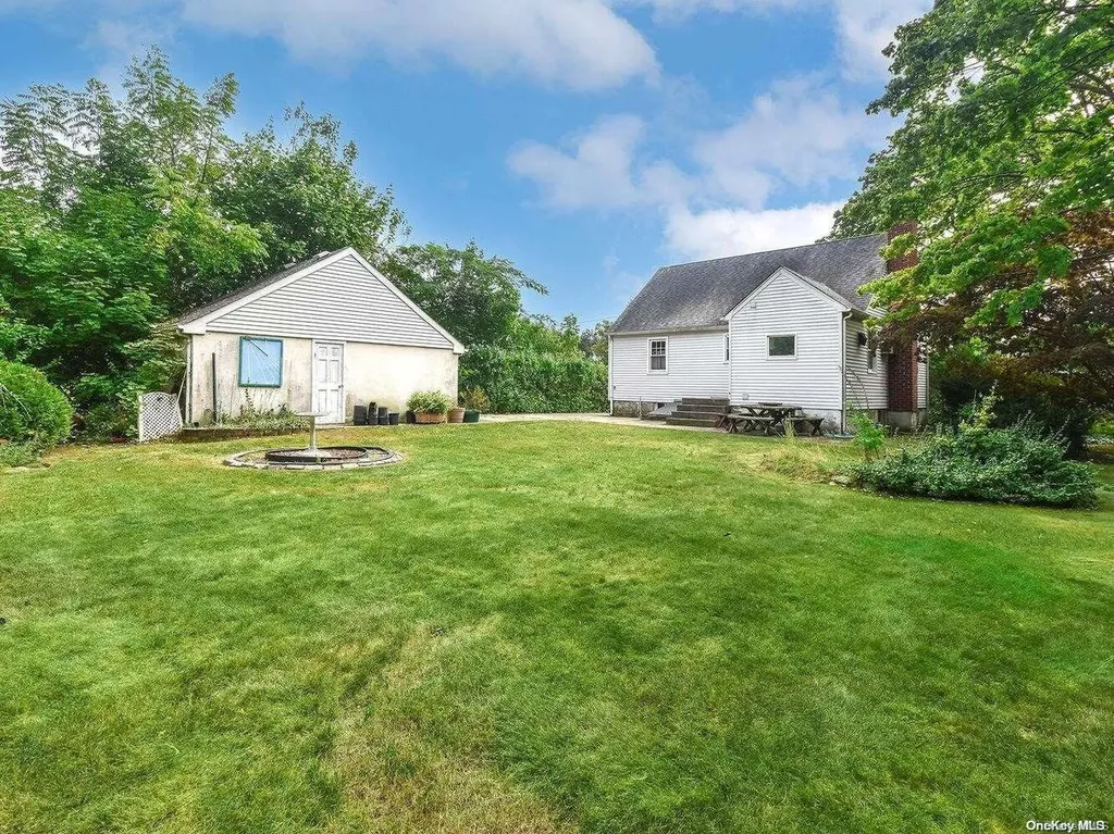 502 14th Street West Babylon NY 11704