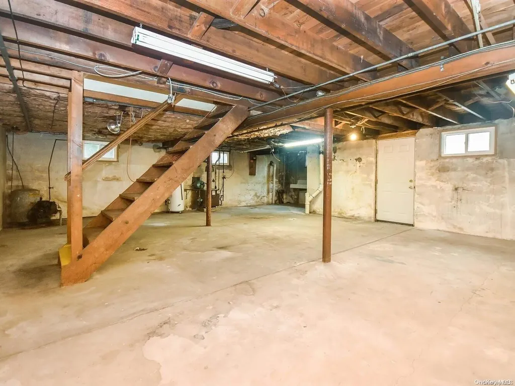 502 14th Street West Babylon NY 11704