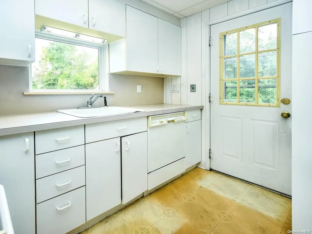 502 14th Street West Babylon NY 11704