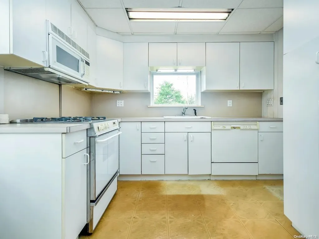 502 14th Street West Babylon NY 11704