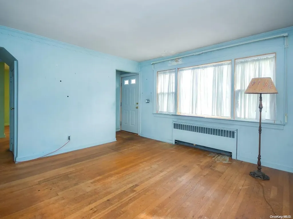 502 14th Street West Babylon NY 11704