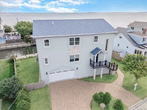 125 S Bay Drive Babylon NY 11702