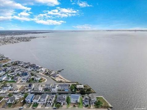 125 S Bay Drive Babylon NY 11702
