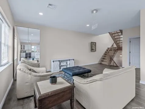 125 S Bay Drive Babylon NY 11702