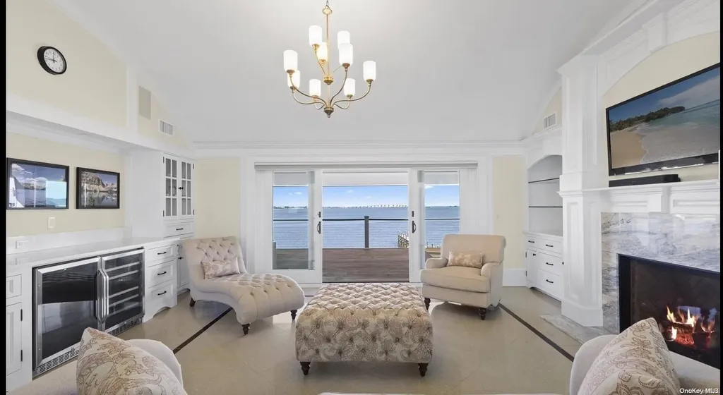 17 Ludlow Lane Hampton Bays NY 11946