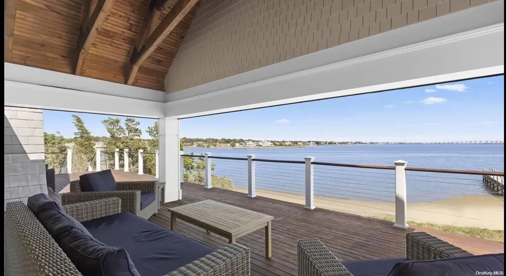 17 Ludlow Lane Hampton Bays NY 11946