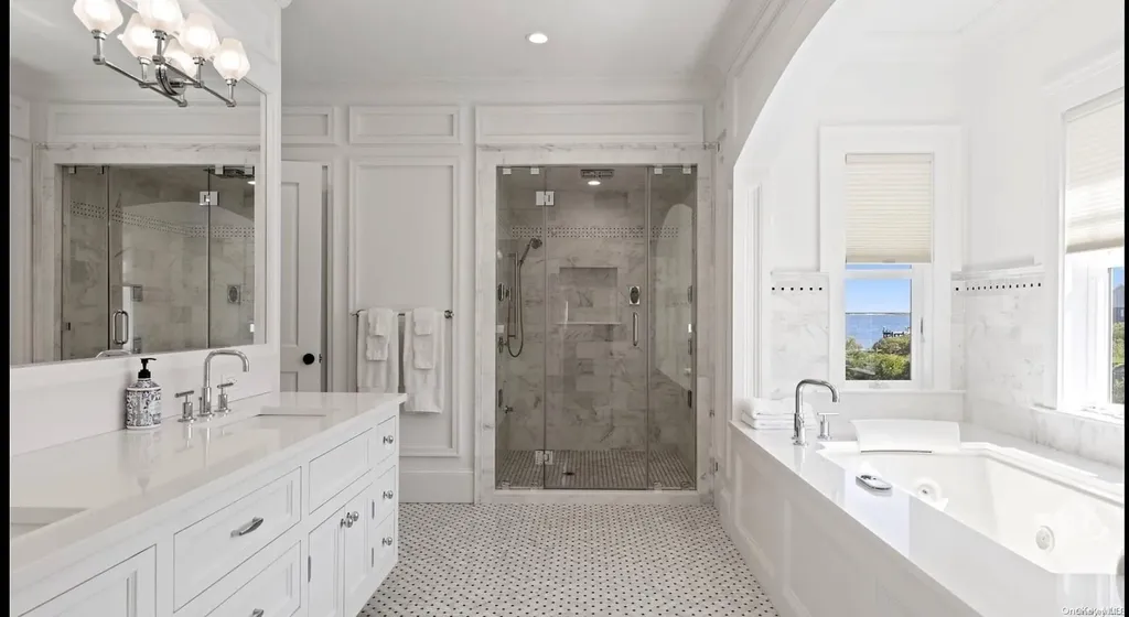 17 Ludlow Lane Hampton Bays NY 11946