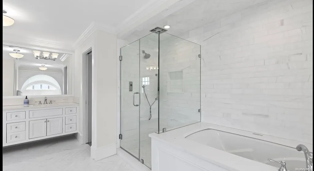 17 Ludlow Lane Hampton Bays NY 11946