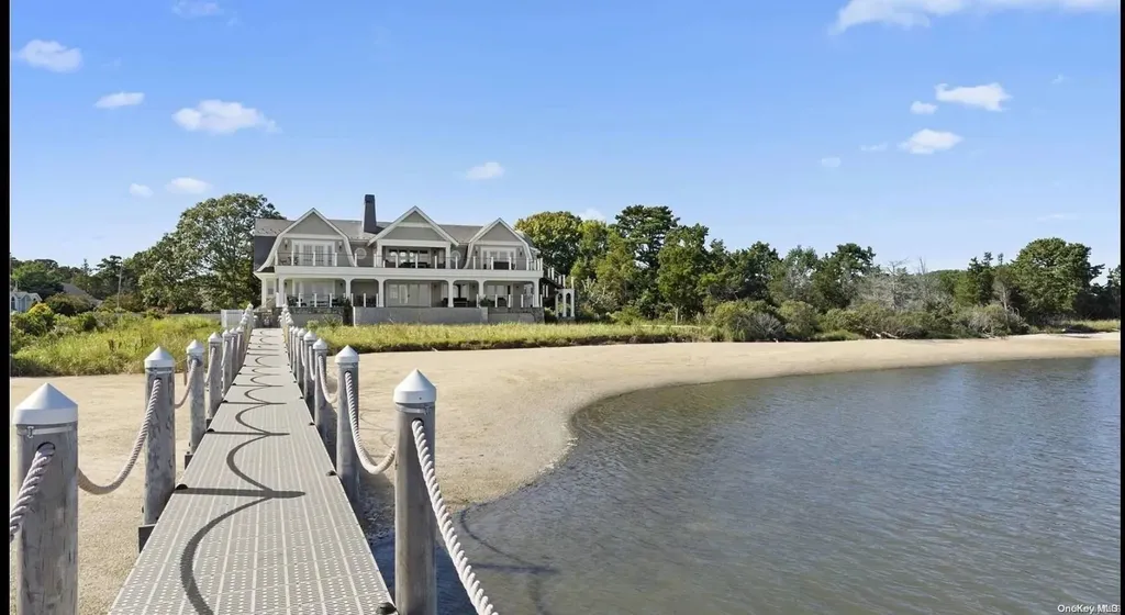 17 Ludlow Lane Hampton Bays NY 11946