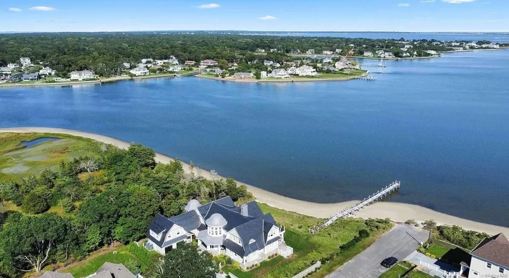 17 Ludlow Lane Hampton Bays NY 11946