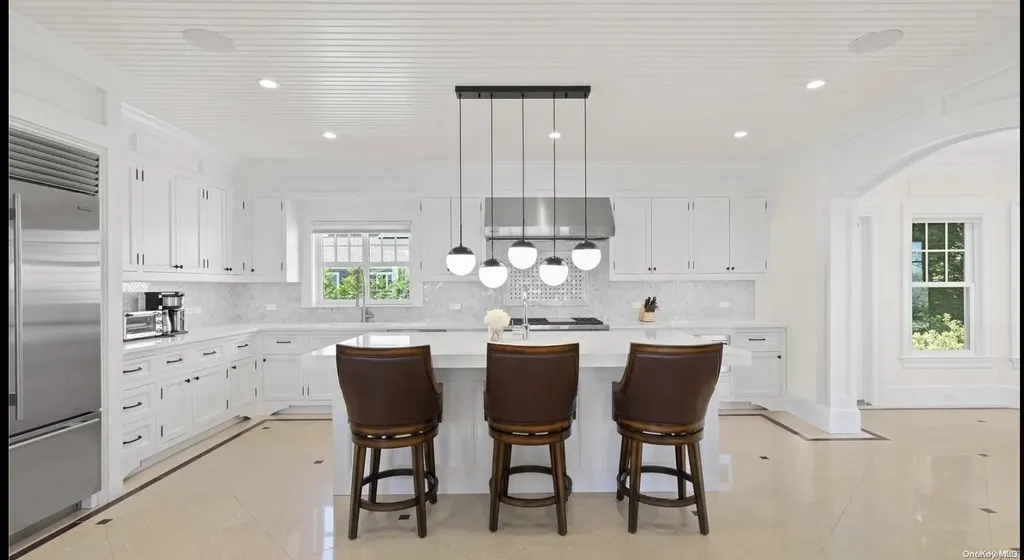 17 Ludlow Lane Hampton Bays NY 11946
