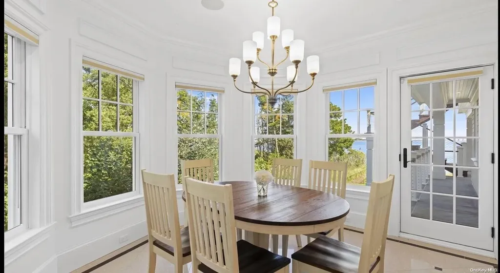 17 Ludlow Lane Hampton Bays NY 11946