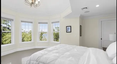 17 Ludlow Lane Hampton Bays NY 11946
