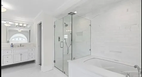 17 Ludlow Lane Hampton Bays NY 11946