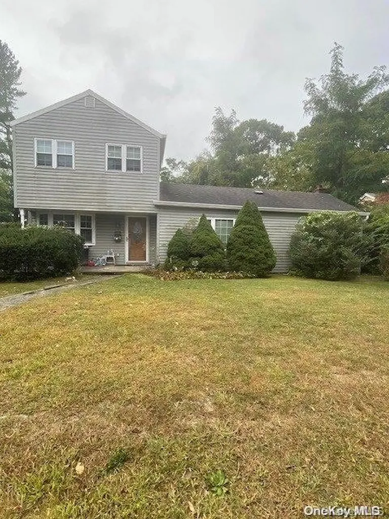 2 W Elm Street Islip NY 11751