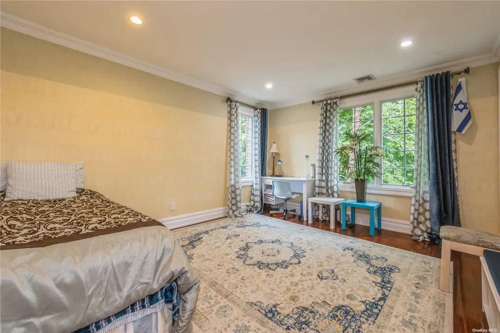 106 Willow Road Woodsburgh NY 11598