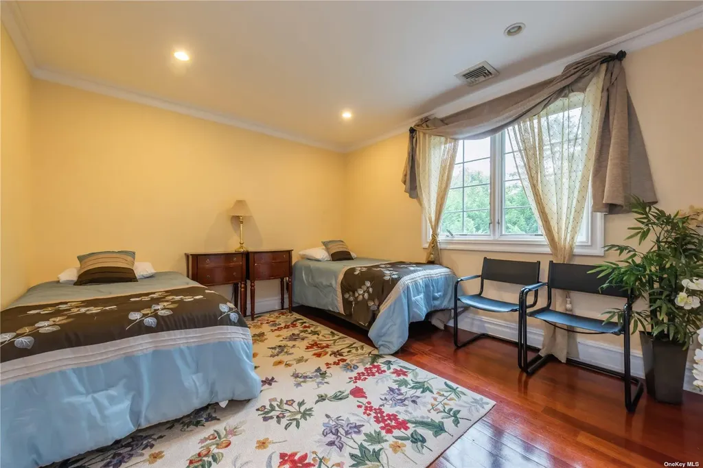 106 Willow Road Woodsburgh NY 11598