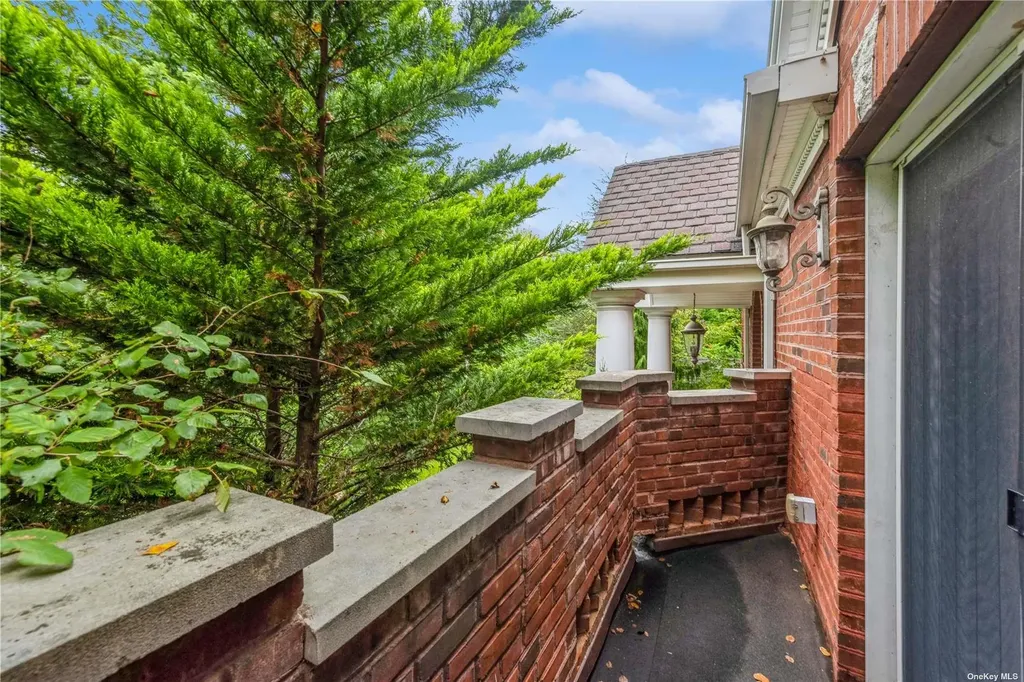 106 Willow Road Woodsburgh NY 11598