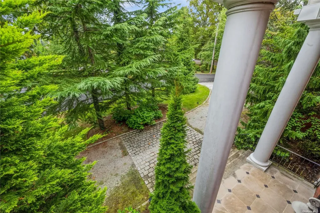 106 Willow Road Woodsburgh NY 11598