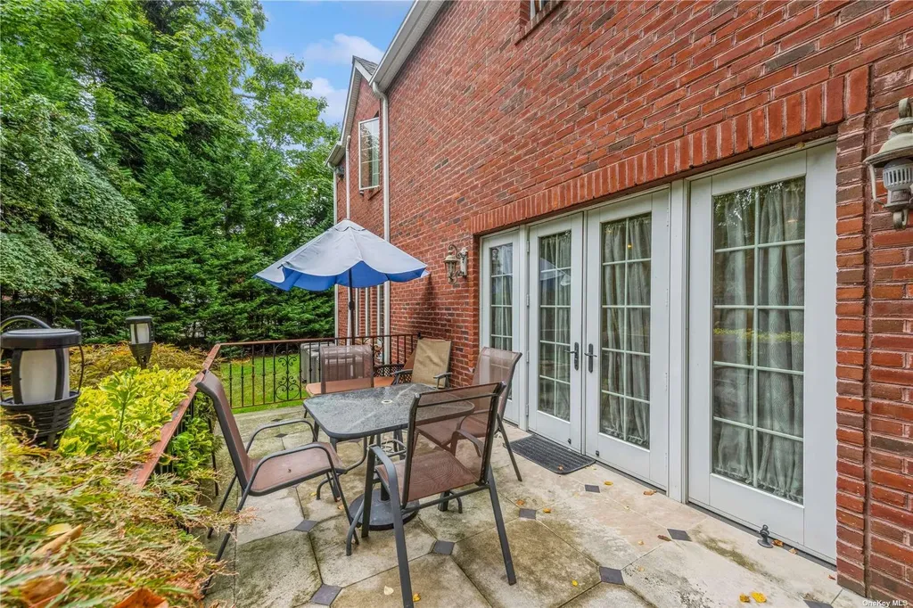 106 Willow Road Woodsburgh NY 11598
