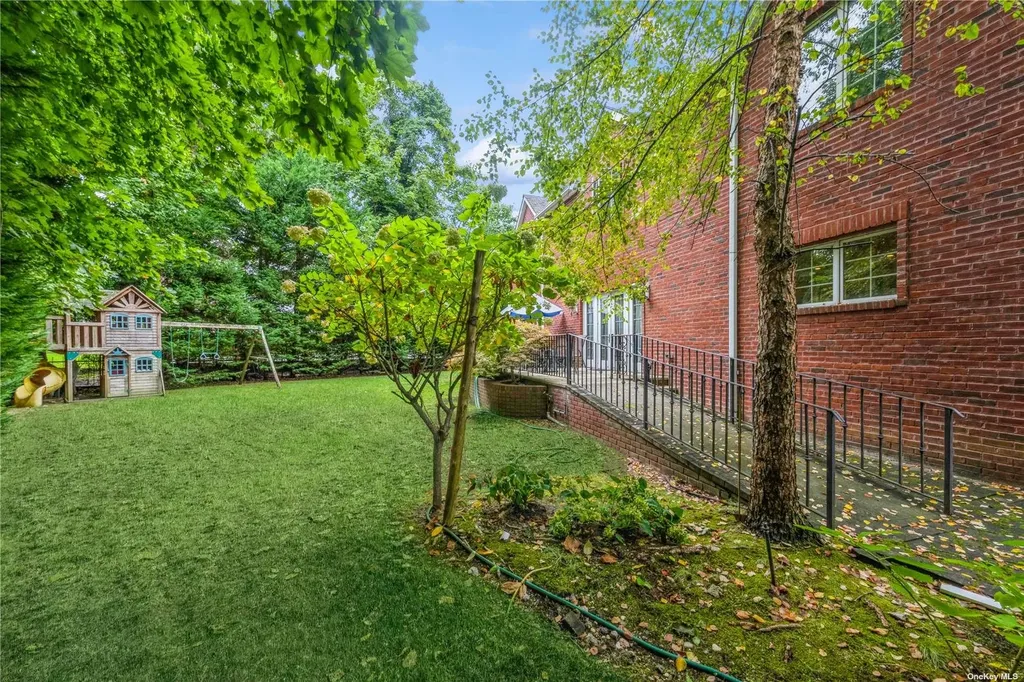 106 Willow Road Woodsburgh NY 11598