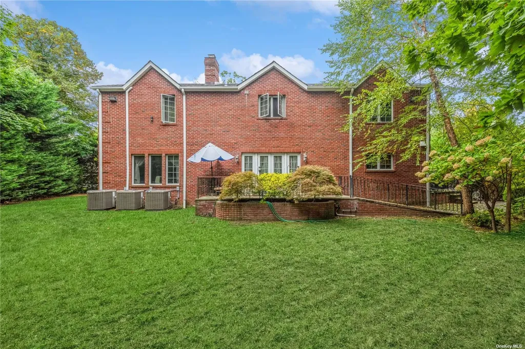 106 Willow Road Woodsburgh NY 11598