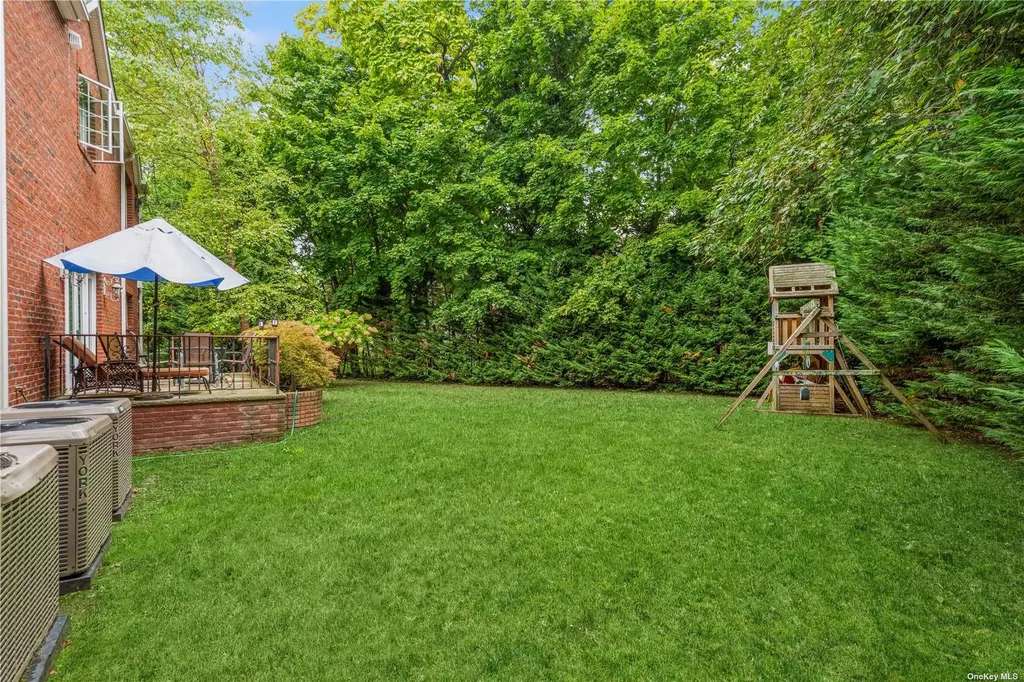 106 Willow Road Woodsburgh NY 11598