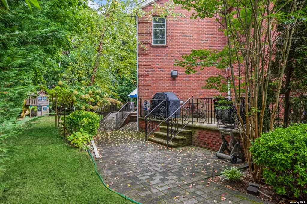 106 Willow Road Woodsburgh NY 11598