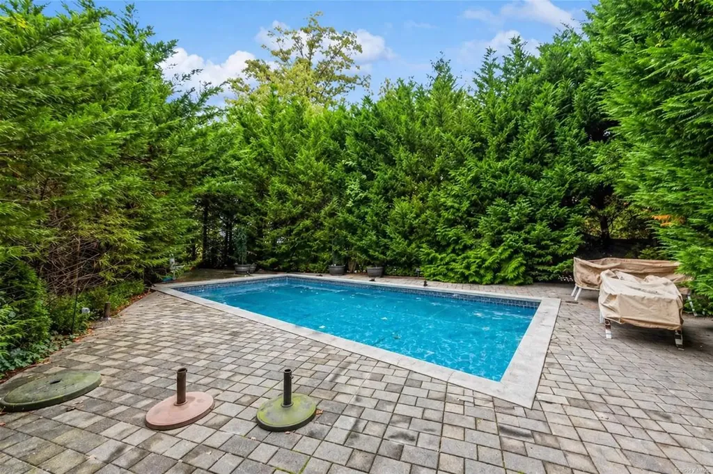 106 Willow Road Woodsburgh NY 11598