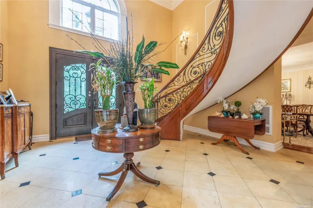 106 Willow Road Woodsburgh NY 11598