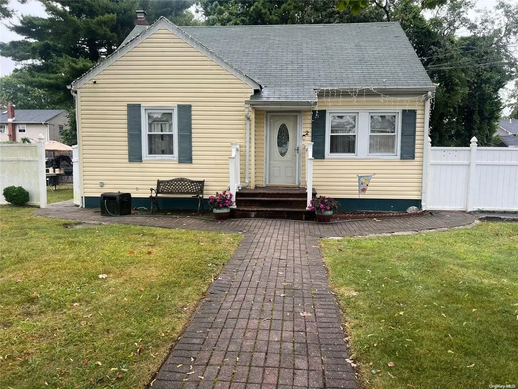 2 Twig Avenue Central Islip NY 11722