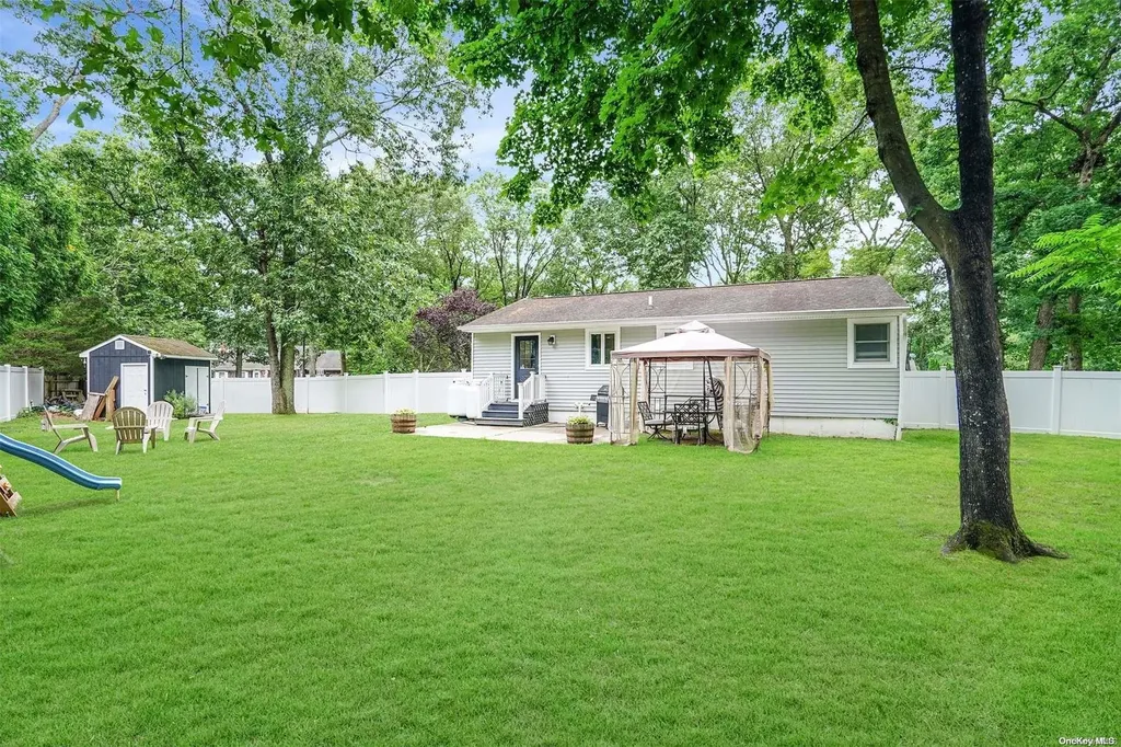 40 Cove Street Riverhead NY 11901