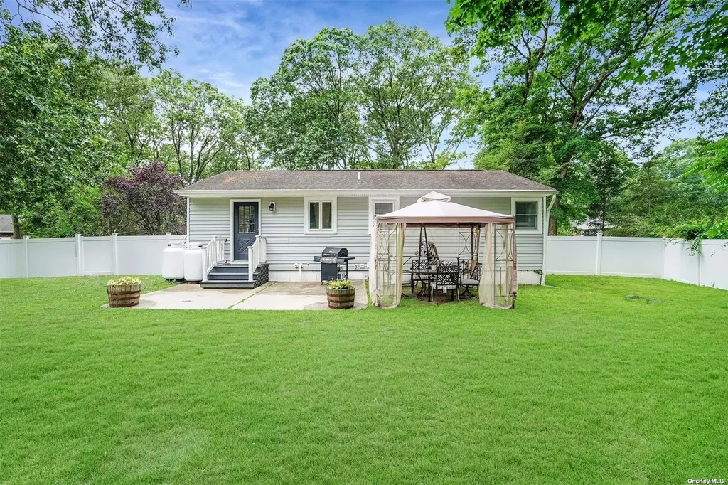40 Cove Street Riverhead NY 11901