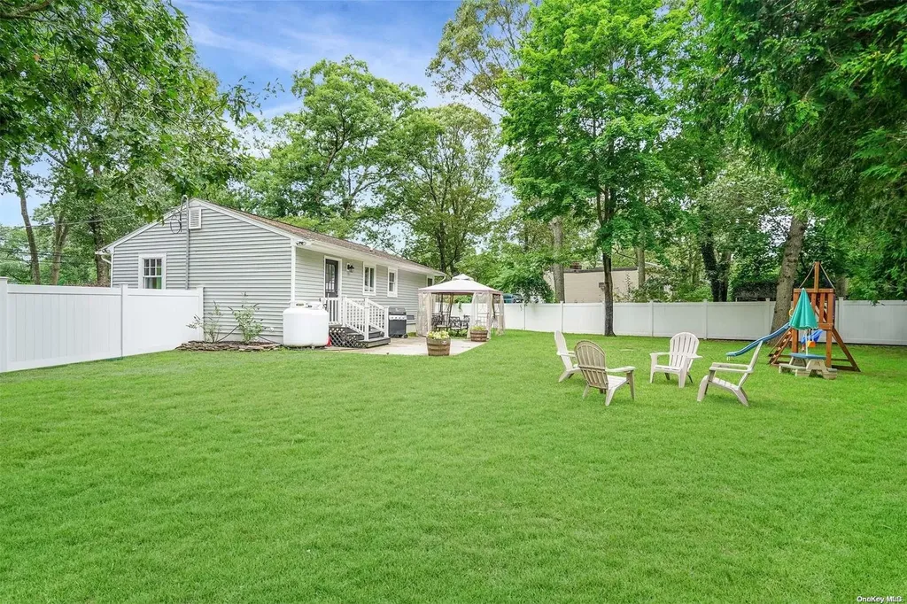 40 Cove Street Riverhead NY 11901