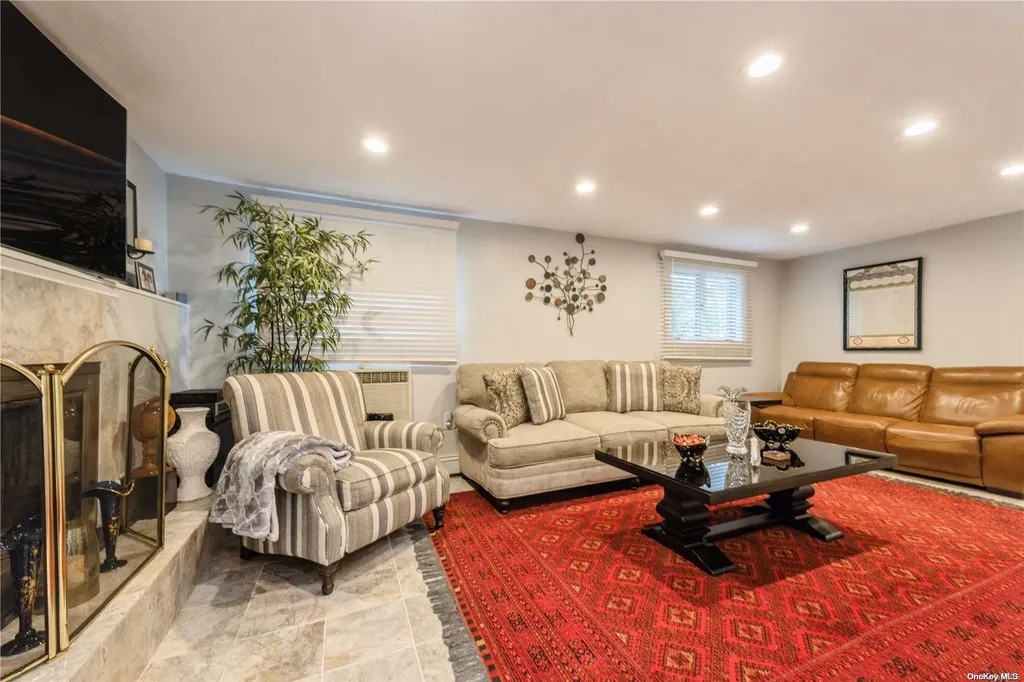 1 W 16th Street Deer Park NY 11729