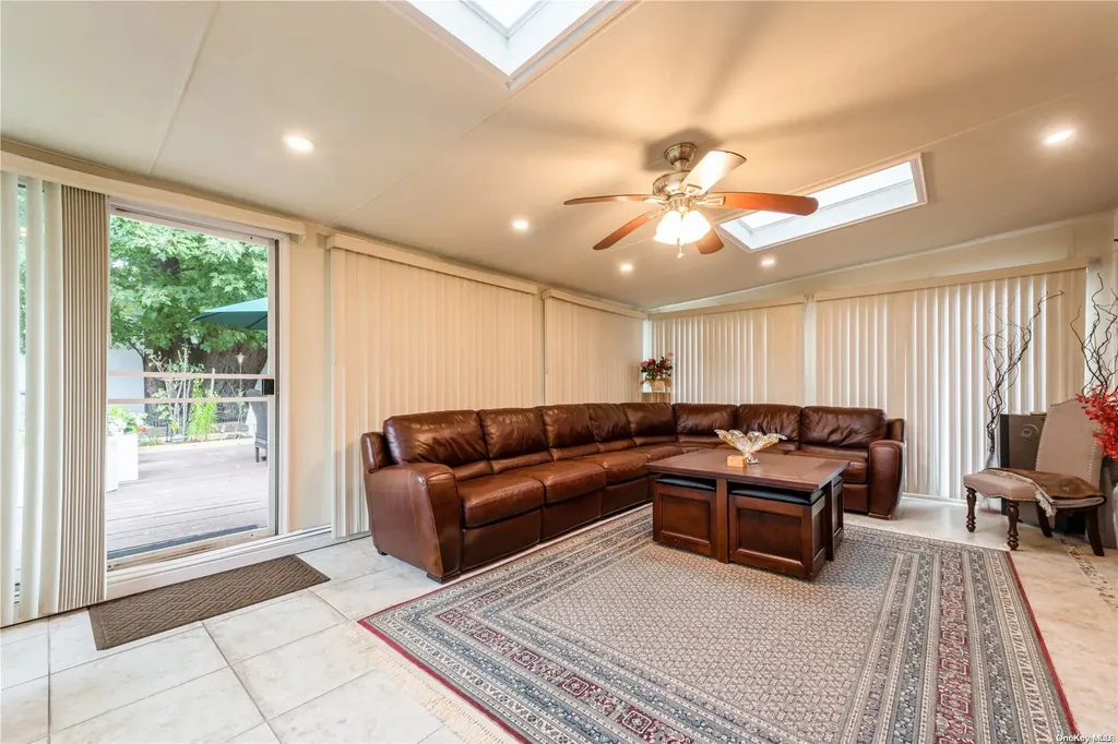 1 W 16th Street Deer Park NY 11729