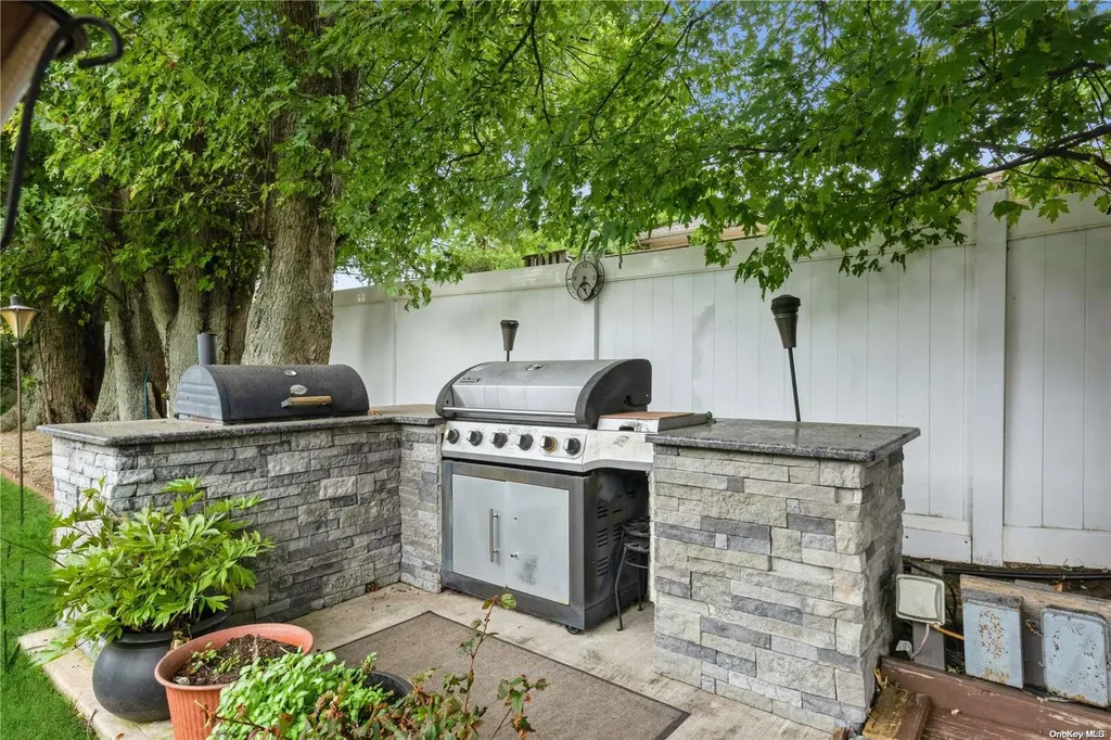 1 W 16th Street Deer Park NY 11729