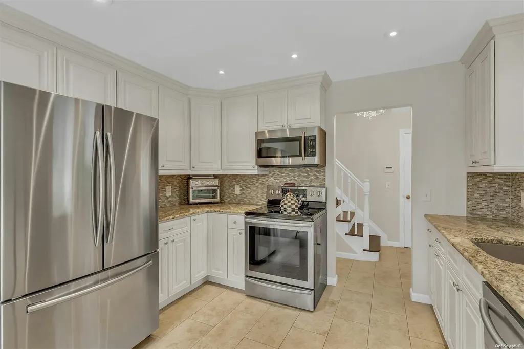 17 Lovell Road Hampton Bays NY 11946