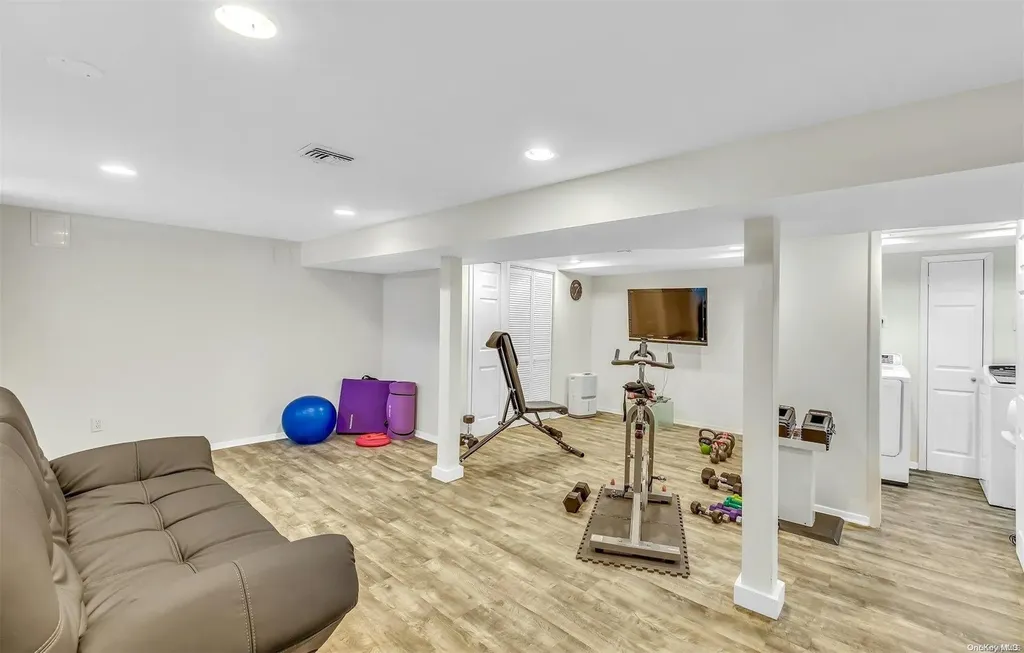 17 Lovell Road Hampton Bays NY 11946