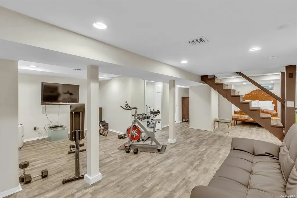 17 Lovell Road Hampton Bays NY 11946