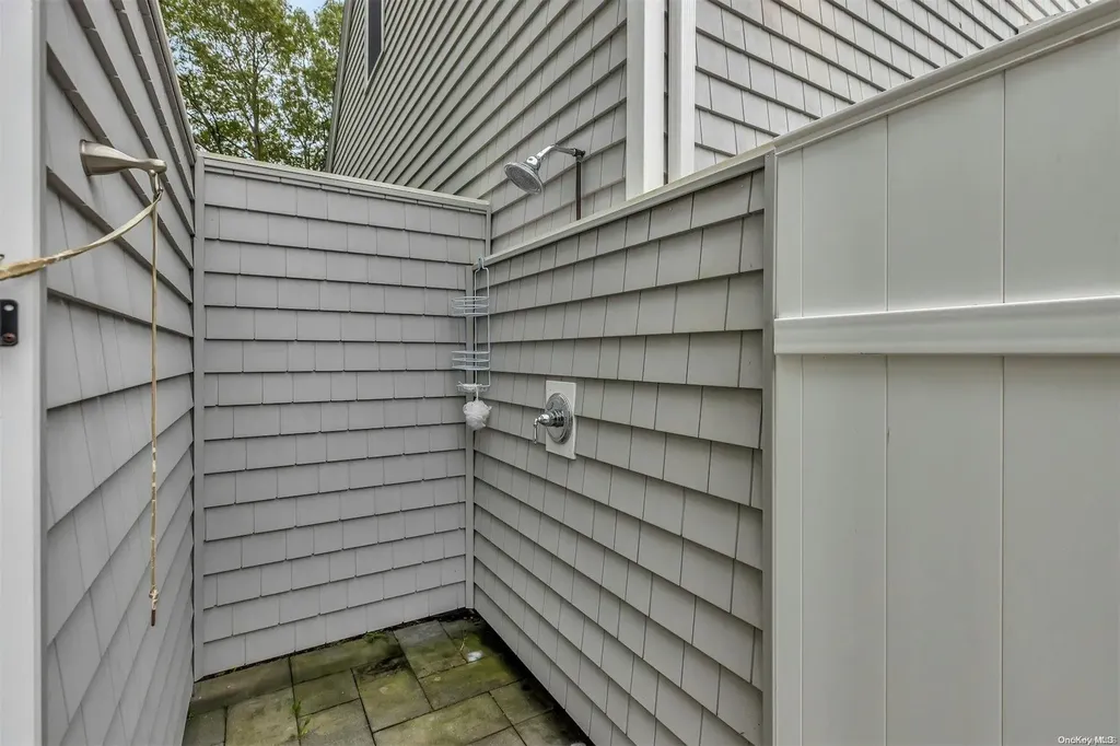 17 Lovell Road Hampton Bays NY 11946