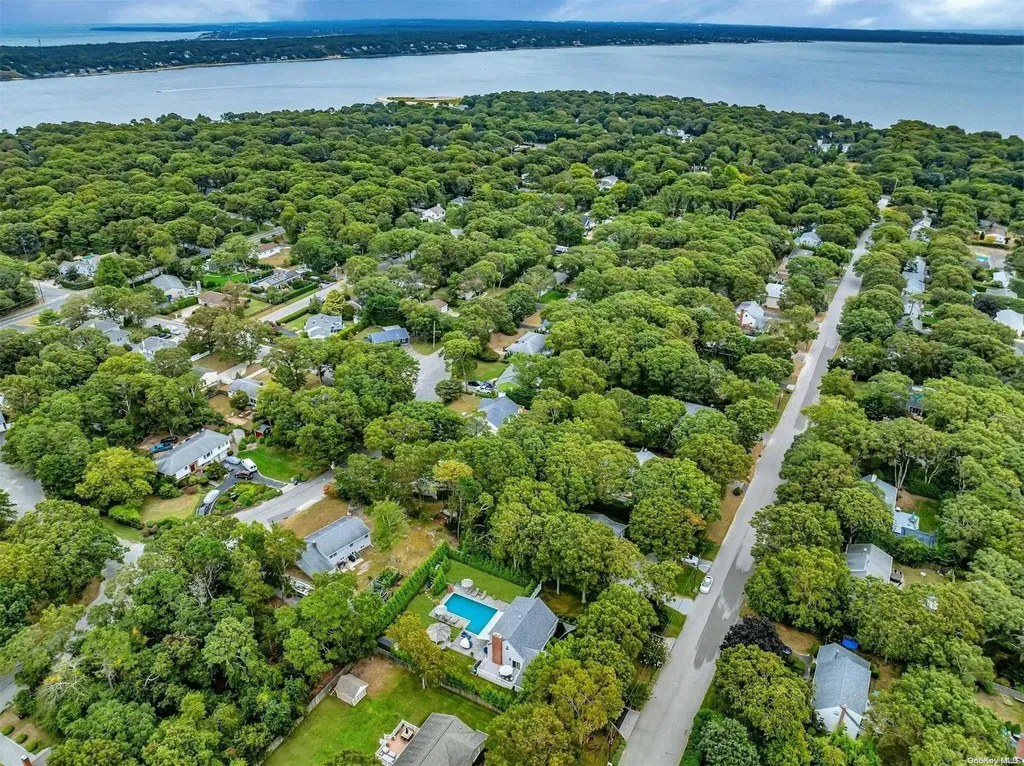 17 Lovell Road Hampton Bays NY 11946
