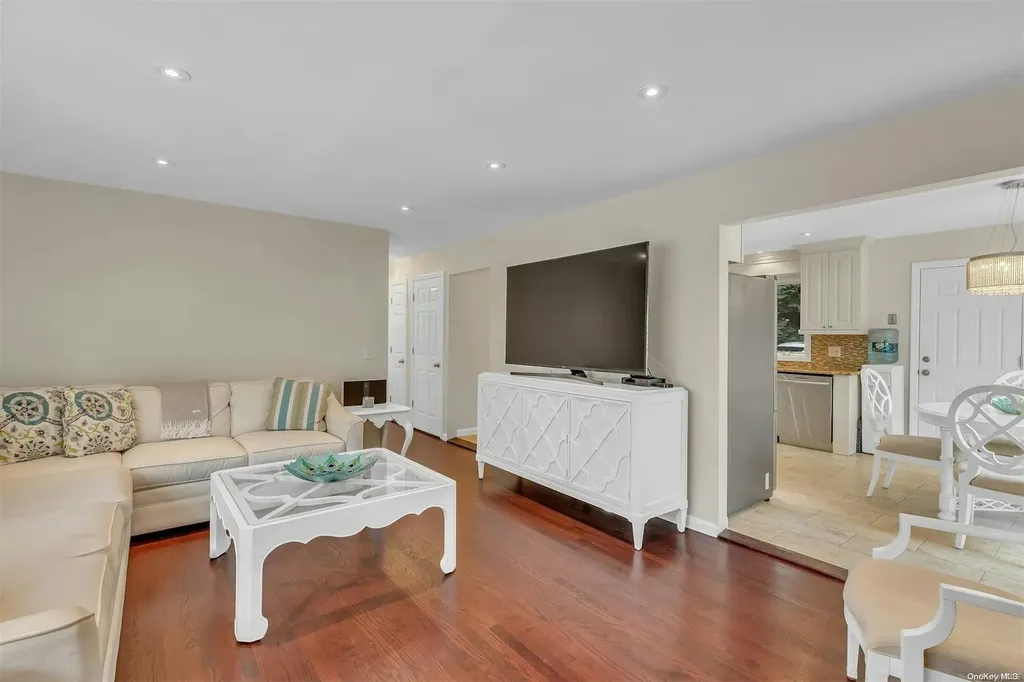 17 Lovell Road Hampton Bays NY 11946